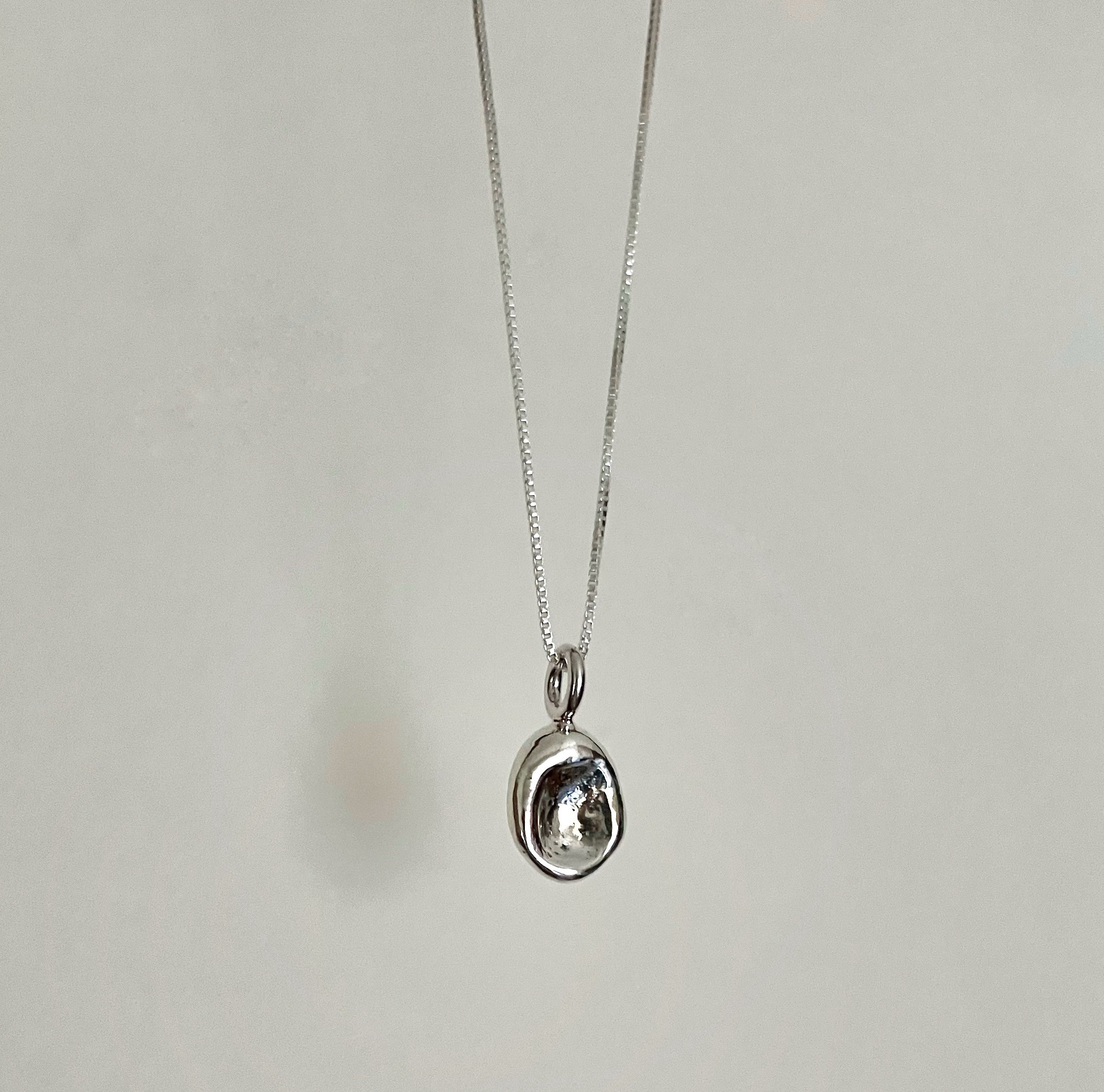 ケシパールのようなとろける一粒ネックレス　シルバー950