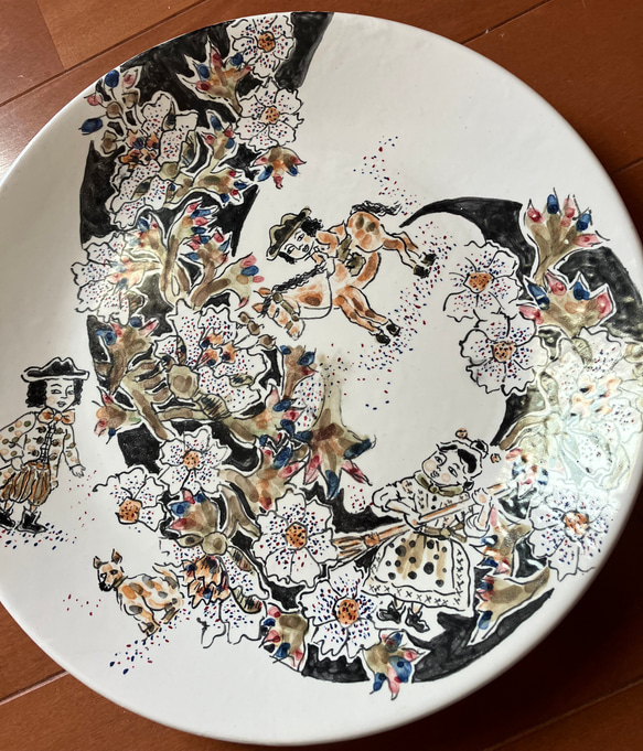 《送料無料》アトリエターコの飾り皿「黒紋様HENBITO」 2枚目の画像