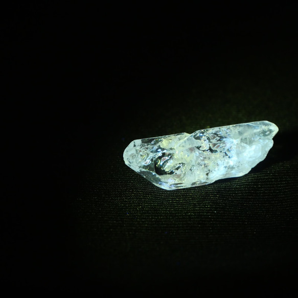 天然石オイルクォーツ(パキスタン産)約2.6g約28mm水晶原石穴なし蛍光鉱物[poq-231123-01] 11枚目の画像