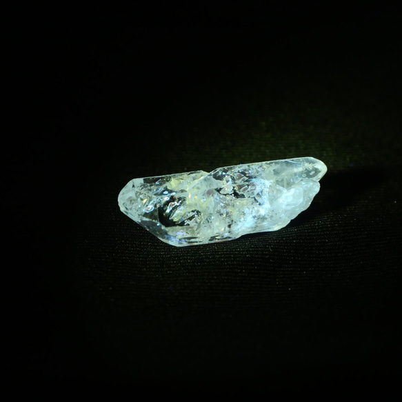 天然石オイルクォーツ(パキスタン産)約2.6g約28mm水晶原石穴なし蛍光鉱物[poq-231123-01] 10枚目の画像