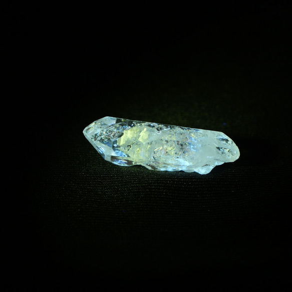 天然石オイルクォーツ(パキスタン産)約2.6g約28mm水晶原石穴なし蛍光鉱物[poq-231123-01] 8枚目の画像