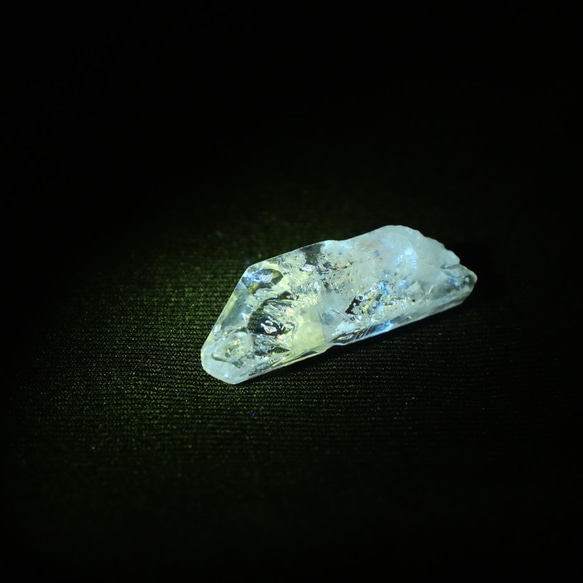 天然石オイルクォーツ(パキスタン産)約2.6g約28mm水晶原石穴なし蛍光鉱物[poq-231123-01] 16枚目の画像