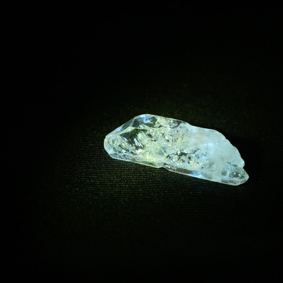 天然石オイルクォーツ(パキスタン産)約2.6g約28mm水晶原石穴なし蛍光鉱物[poq-231123-01] 17枚目の画像