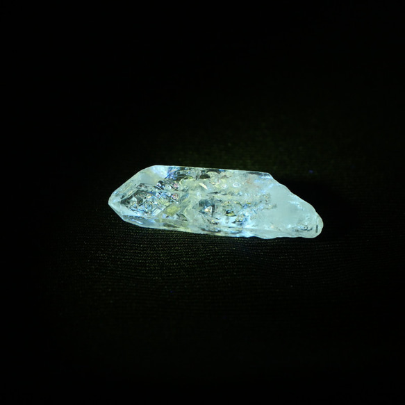 天然石オイルクォーツ(パキスタン産)約2.6g約28mm水晶原石穴なし蛍光鉱物[poq-231123-01] 7枚目の画像