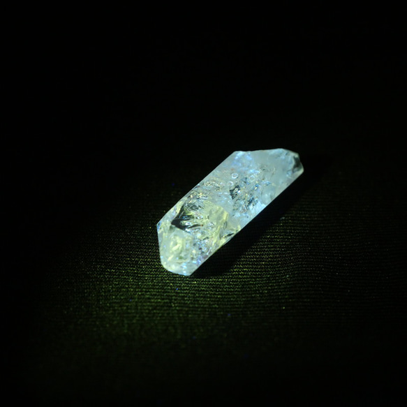天然石オイルクォーツ(パキスタン産)約2.6g約28mm水晶原石穴なし蛍光鉱物[poq-231123-01] 15枚目の画像