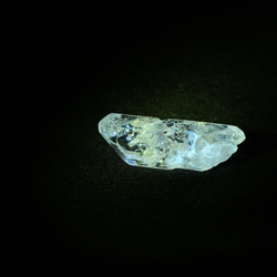 天然石オイルクォーツ(パキスタン産)約2.6g約28mm水晶原石穴なし蛍光鉱物[poq-231123-01] 9枚目の画像