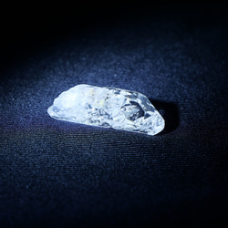 天然石オイルクォーツ(パキスタン産)約2.6g約28mm水晶原石穴なし蛍光鉱物[poq-231123-01] 3枚目の画像