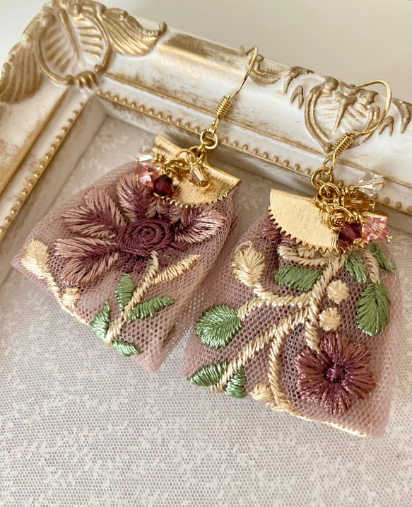 リボン刺繍タッセルピアス 5枚目の画像