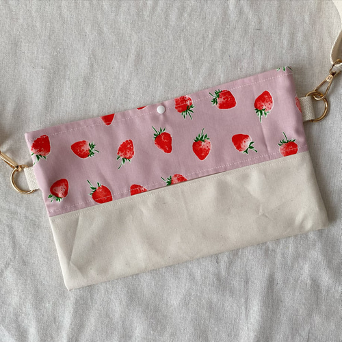 ショルダーティッシュケース サコッシュ 保育士 お散歩 調節できる