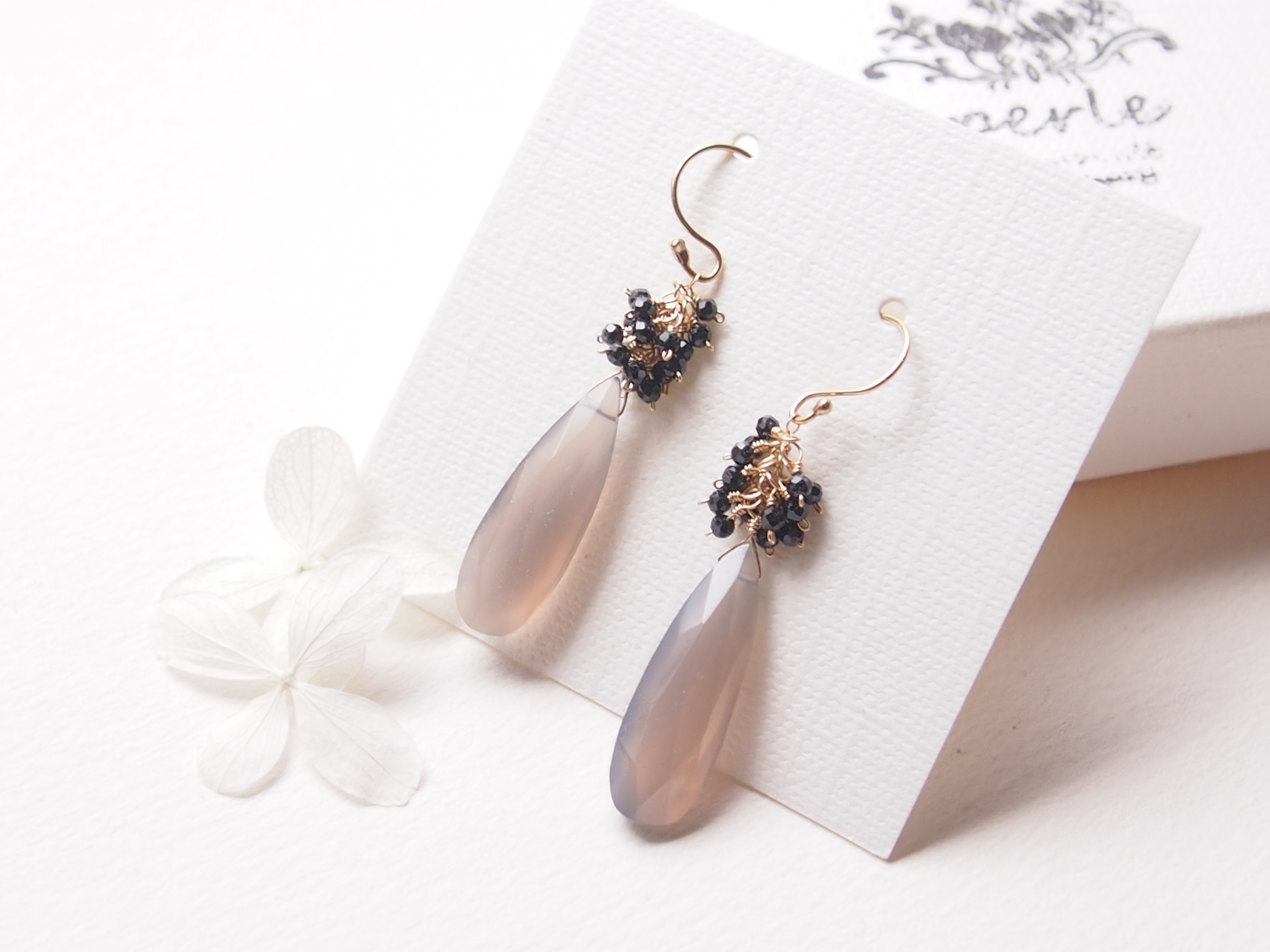 宵闇色のピアス（14kgf）／イヤリング