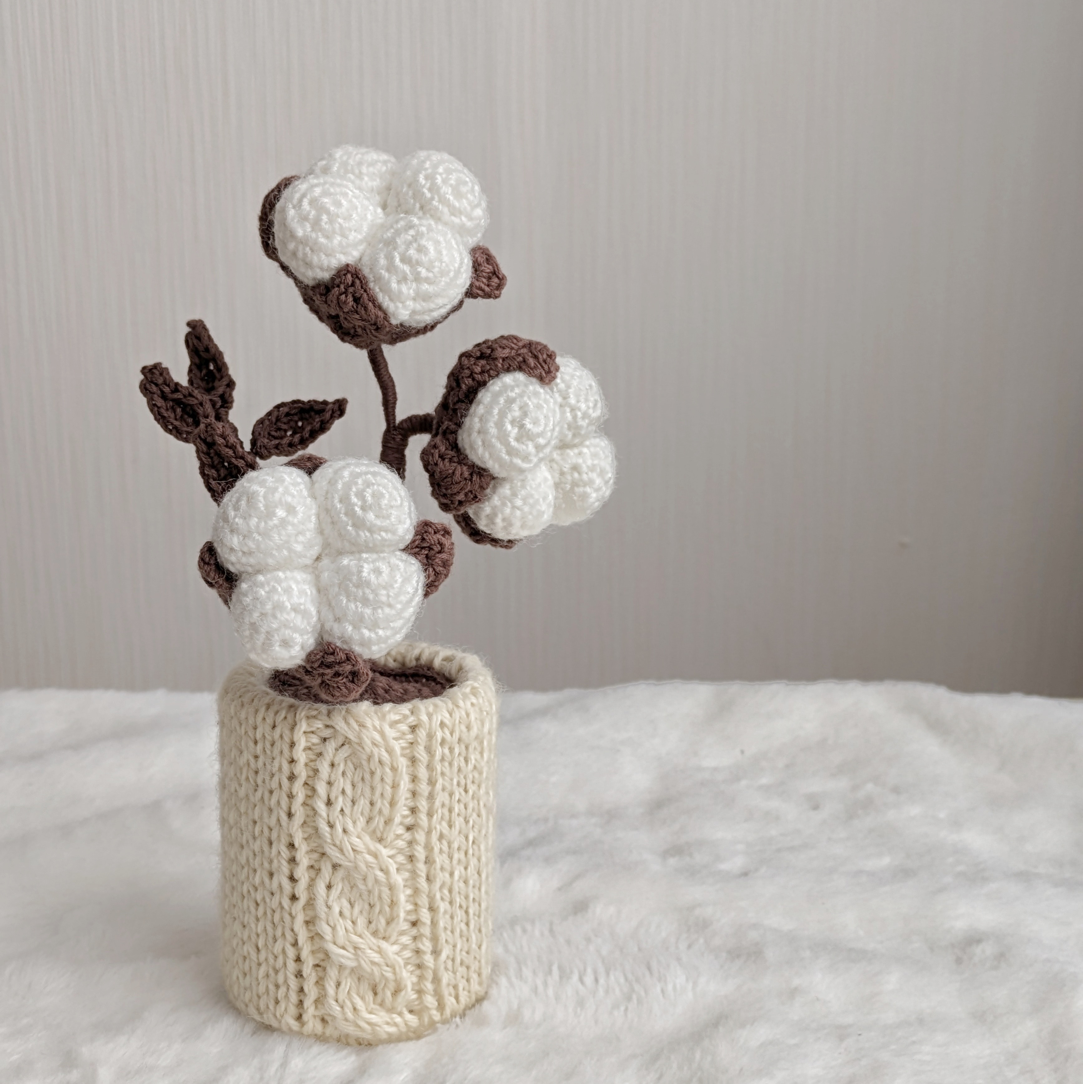 かぎ針編みで作ったコットンフラワーの鉢植え＊フラワーベース アート 