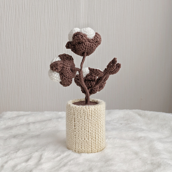 かぎ針編みで作ったコットンフラワーの鉢植え＊フラワーベース 6枚目の画像