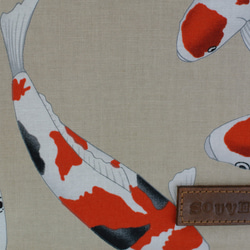 錦鯉×ライトブラウン８号帆布のサコッシュ　長財布もすっぽり　軽量　ええじゃないか　伝統／工芸　日本製 2枚目の画像