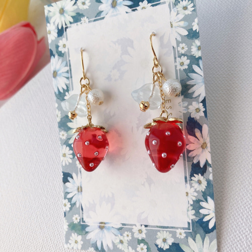 ☆❤️ 苺 いちご フープピアス ピアス ハンドメイド スパンコール