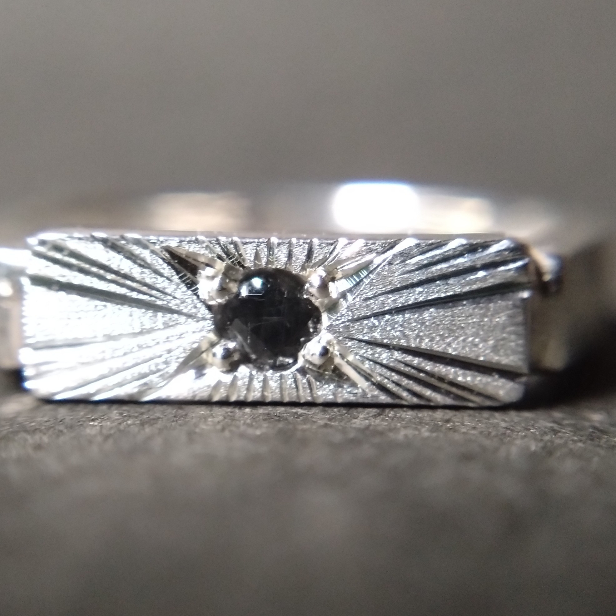 ベキリーブルーカラーチェンジガーネットダイヤモンド　エレガントpt900リング ベキリーブルーガーネットダイヤモンドリングpt950 0.317ct D0