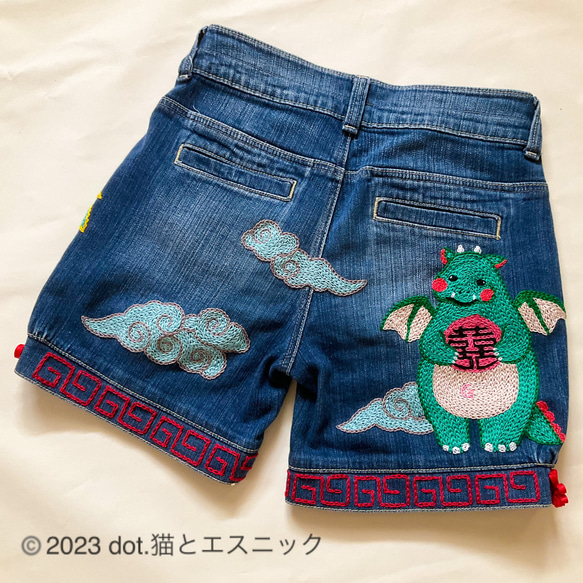 【囍】デニム リメイク 刺繍 ショートパンツ いきもの画家POPPO×dot. 3枚目の画像