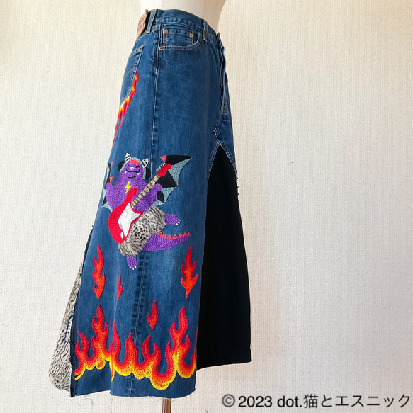 オレンジ！不規則重ねスカート☆レトロシャツ×デニム☆古着リメイク Through the Fire and Flames】デニム リメイク 刺繍 スカート