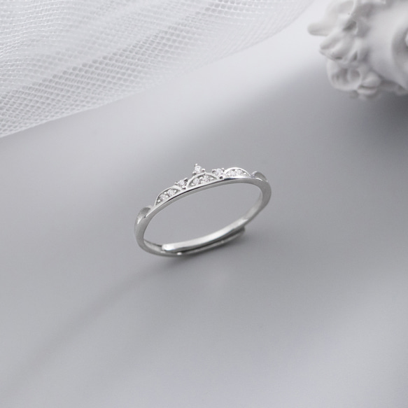 シルバー925 細め　華奢　上品　王冠　クラウン　リング　指輪　silver925 フリーサイズ　大きさ調整可能 1枚目の画像