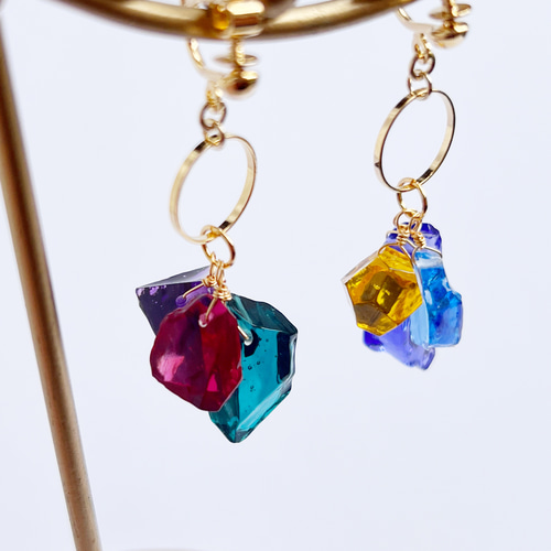 幻想的なカラフル鉱石ピアス イヤリング レジン ピアス（その他