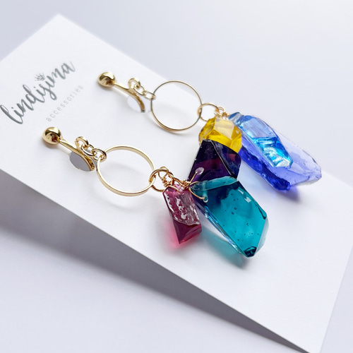 幻想的なカラフル鉱石ピアス イヤリング レジン ピアス（その他