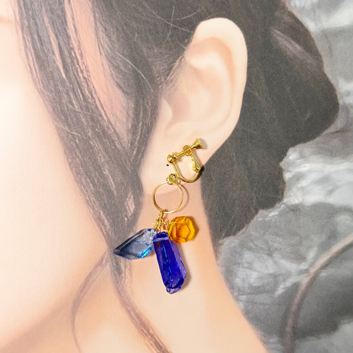 幻想的なカラフル鉱石ピアス イヤリング レジン ピアス（その他