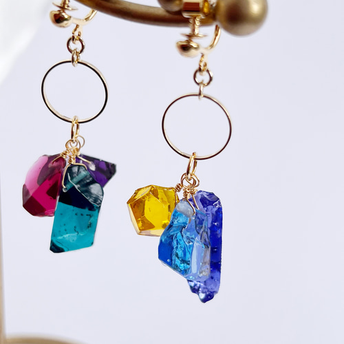 氷蓮の咲く頃に。蓮と鉱物レジンの和装小物ピアス　イヤリング 青彼岸花と鬼灯と蓮の和風ピアス イヤリング 蝶々と淡水パール