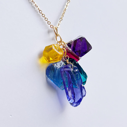 幻想的なカラフル鉱石ネックレス レジン ワックスコード変更可能