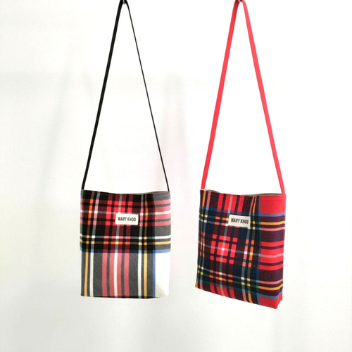 チェック柄が印象的な斜めがけバッグ（2色） サコッシュ marykhoo 通販