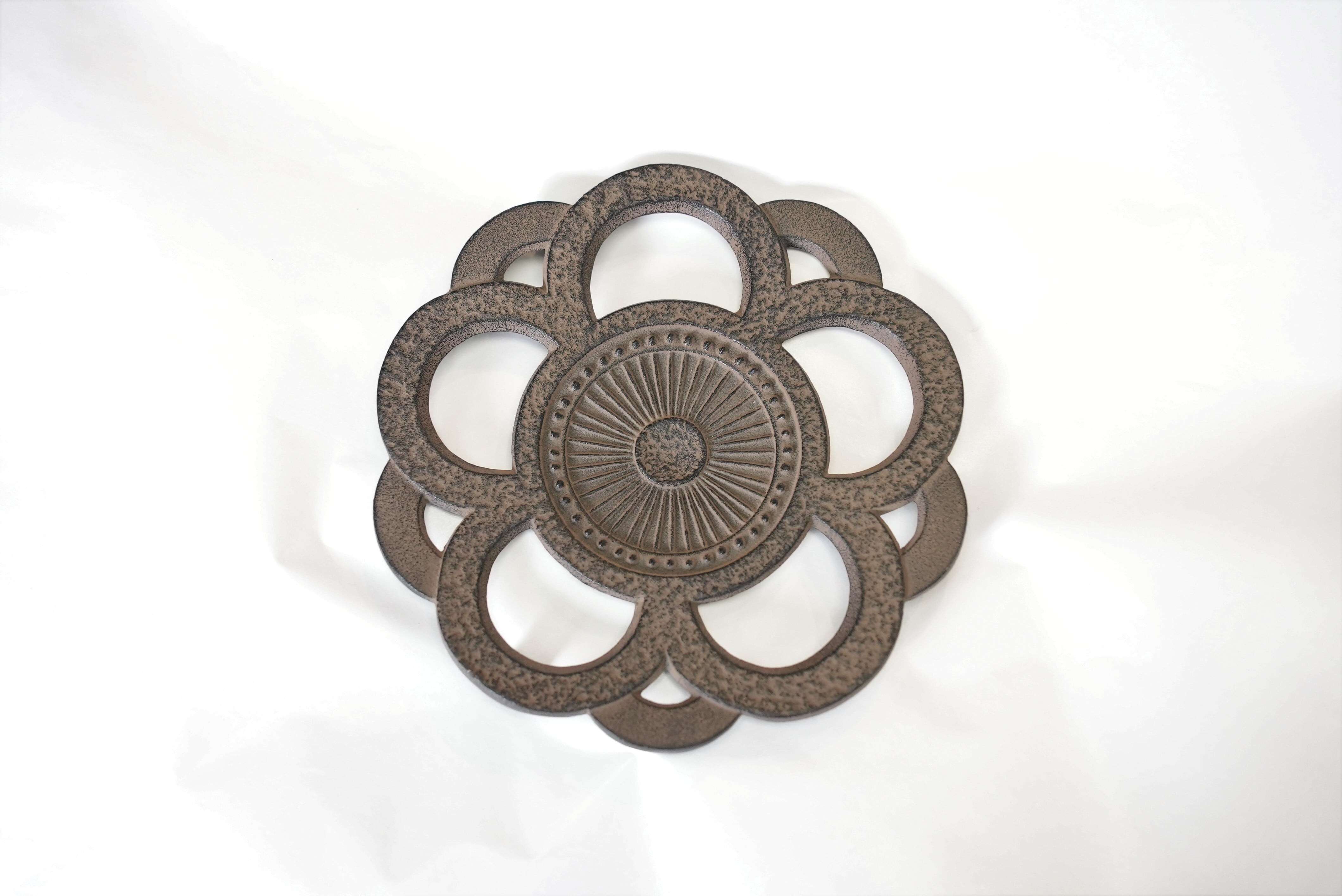 南部鉄器　鍋敷き　花丸　茶色