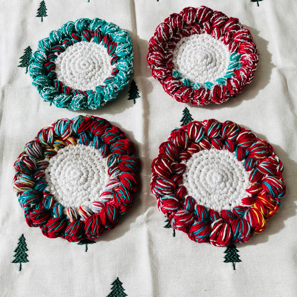 クリスマスリース風コースターかぎ針編み 2枚目の画像