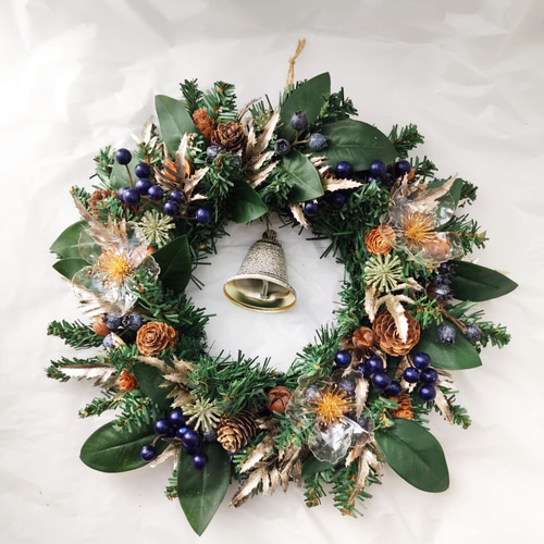 シックなクリスマスリース /松ぼっくり/実/ベル/鈴/大人/フラワー