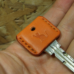 猫刻印のキーカバー　オレンジ 2枚目の画像