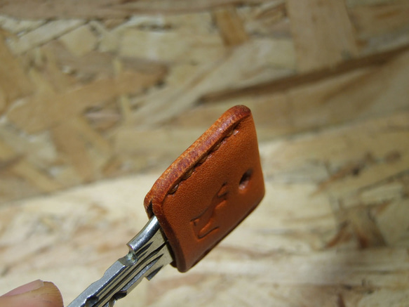 猫刻印のキーカバー　オレンジ 6枚目の画像