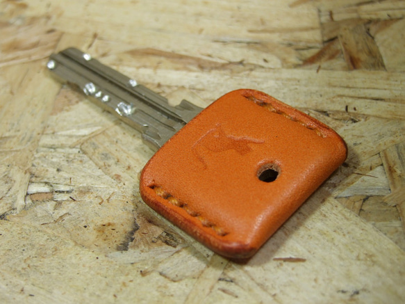 猫刻印のキーカバー　オレンジ 9枚目の画像