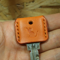 猫刻印のキーカバー　オレンジ 3枚目の画像