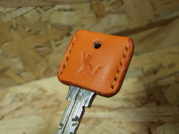 猫刻印のキーカバー　オレンジ 4枚目の画像