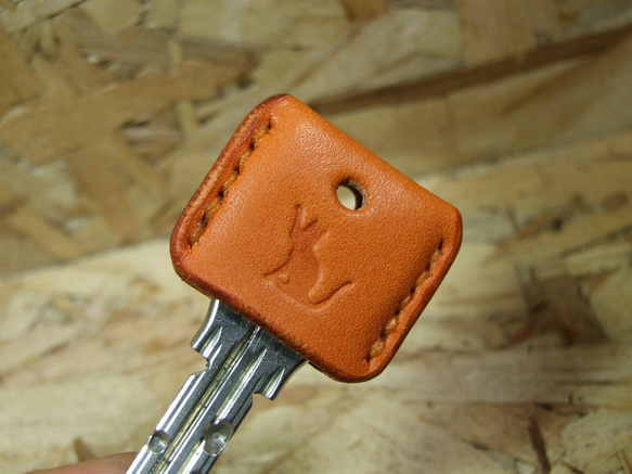 猫刻印のキーカバー　オレンジ 5枚目の画像