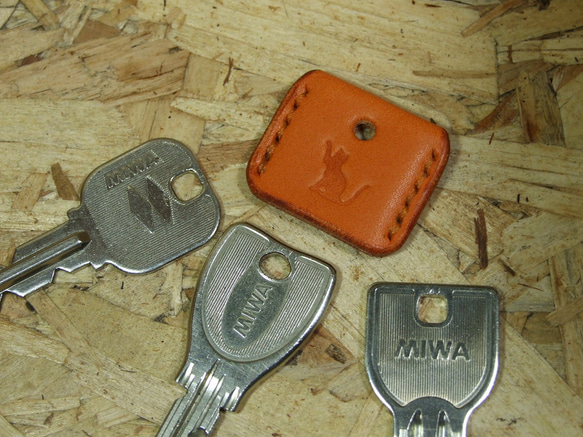 猫刻印のキーカバー　オレンジ 10枚目の画像