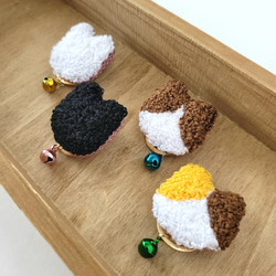 もこもこ手刺繍ブローチ　小　＊フリーステッチング＊ニードルパンチ＊フリーニードルステッチ 1枚目の画像