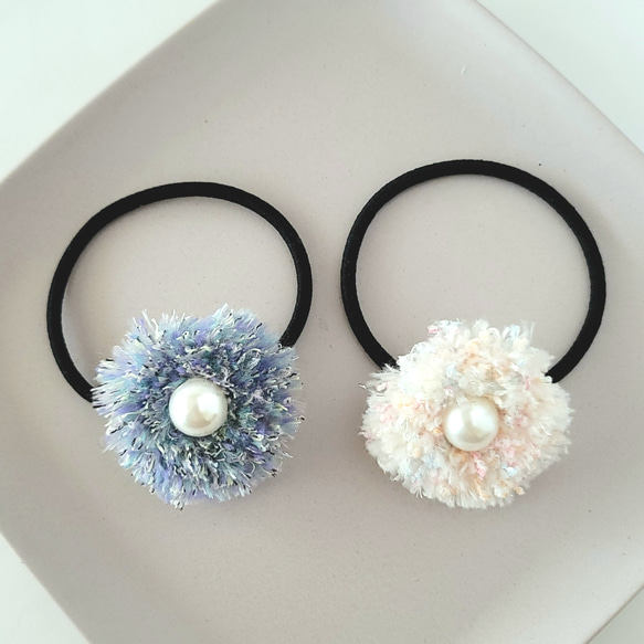 引き揃え糸のふわふわヘアゴム　＊　ふわふわ青　ふわふわミルキーオレンジ　＊ニードルパンチ刺繡＊パンチニードル＊ 2枚目の画像