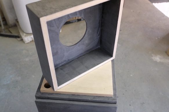 モルタル展示台（収納扉付き） 収納扉付き