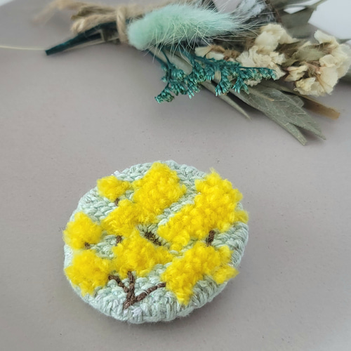 ミモザ風なお花ブローチ クロスステッチ＊フリーステッチング