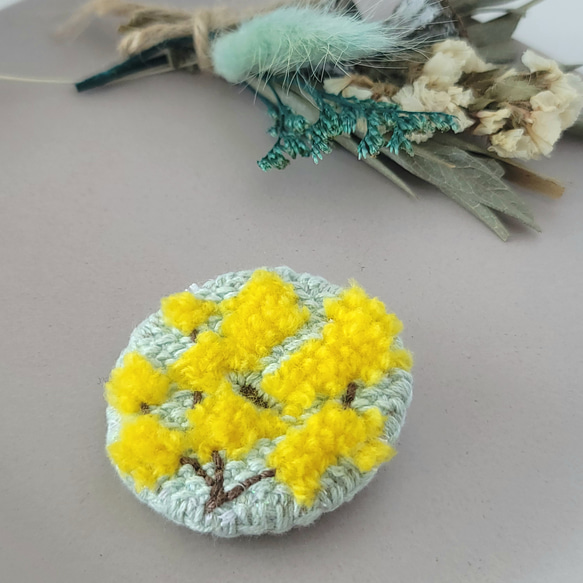 ミモザ風なお花ブローチ クロスステッチ＊フリーステッチング