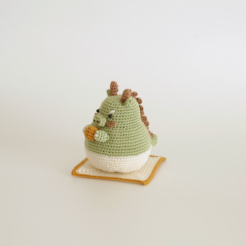 yuj - süß line】お正月 あみぐるみの辰ちゃん 正月飾り 干支 辰の置物