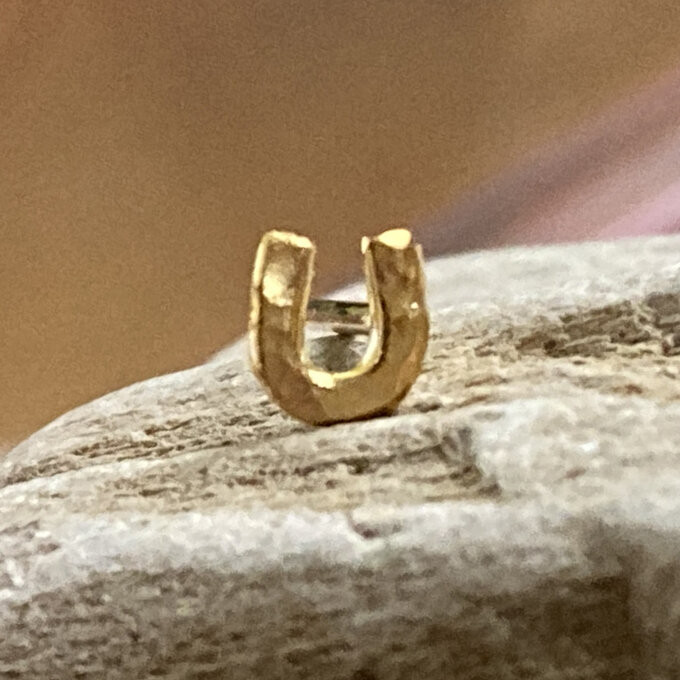 SSサイズ：K24（K24純金ポスト）純金◇馬蹄ホースシュースタッドピアス◇K24  (片耳～）