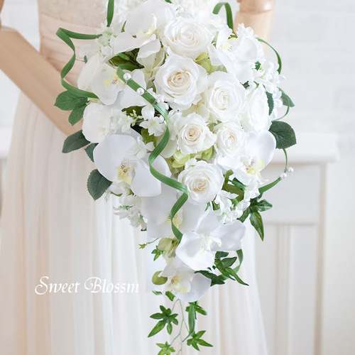 オーダーメイド】プリザーブドローズと胡蝶蘭のキャスケードブーケ