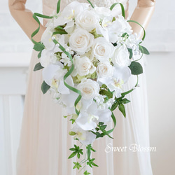 オーダーメイド】プリザーブドローズと胡蝶蘭のキャスケードブーケ