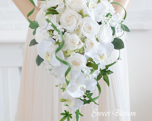 オーダーメイド】プリザーブドローズと胡蝶蘭のキャスケードブーケ