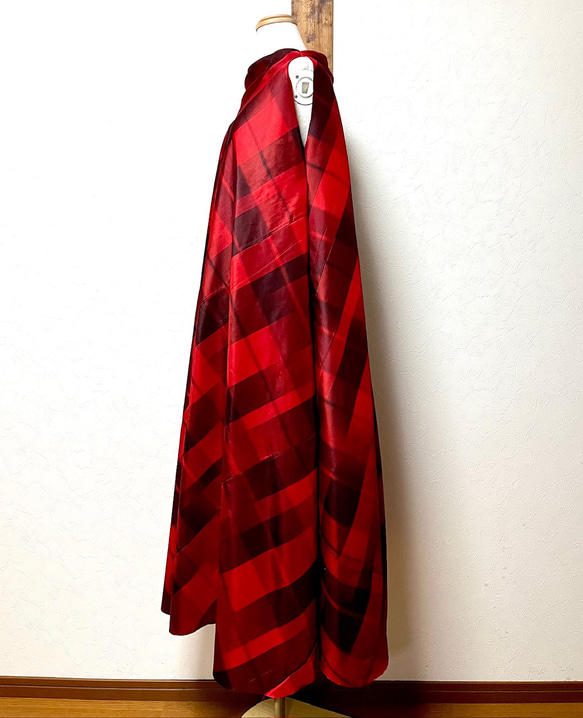 紬のバイヤスドレス　紅　着物リメイク 2枚目の画像
