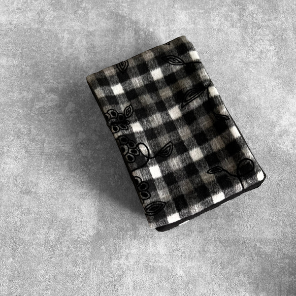 起毛ギンガムチェック フロッキープリント×ふんわり包み込むフリース マフラー 12枚目の画像